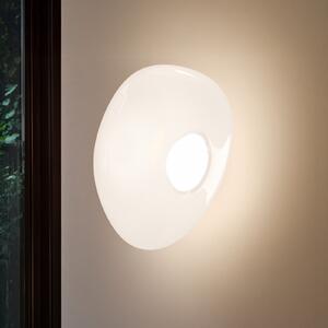 Tom Dixon LED stenska svetilka Melt, Ø 50 cm, opal/krom, zatemnjen, Kovinska, Dnevna soba / jedilnica, Plastika, Dizajn