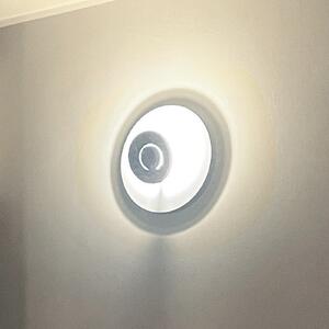 Knikerboker LED stenska svetilka DoppioZero, bela/siva, Ø 30 cm, zatemnjen, Bela, Hodnik, Kovina, Dizajn