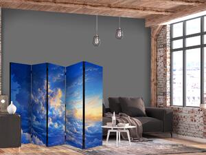Paravan - When the Sky Becomes a Canvas: Artistic Work of Nature in the Clouds