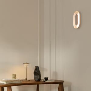 Nuura Aps LED stenska svetilka Sasi, višina 29 cm, srebrna, kovina, zatemnjen, Kovinska, Dnevna soba / jedilnica, Kovina, Skandinavski