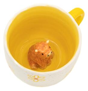 Rumena/kremno bela porcelanasta skodelica 350 ml Surprise Highland Cow – Sass & Belle