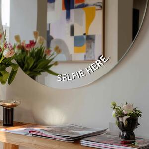 Nalepka za ogledalo S49 – SELFIE HERE. (round) ,8