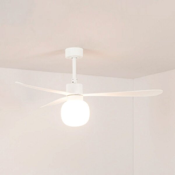 FARO BARCELONA LED stropni ventilator Amelia Ball L, bel, enosmerni tok, tih, 132 cm, zatemnjen, Bela, Dnevna soba / jedilnica, Plastika, Sodobni