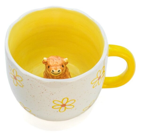 Rumena/kremno bela porcelanasta skodelica 350 ml Surprise Highland Cow – Sass & Belle