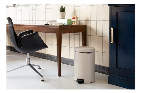 Bež jeklen koš za smeti s pedalom 20 l NewIcon – Brabantia