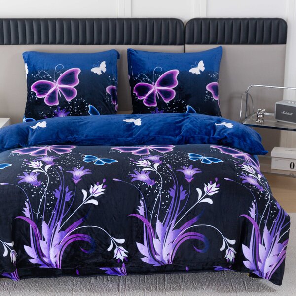 Posteljnina iz mikropliša VIOLET BUTTERFLY, temno modra Dimenzije posteljnine: 70 x 90 cm | 140 x 200 cm