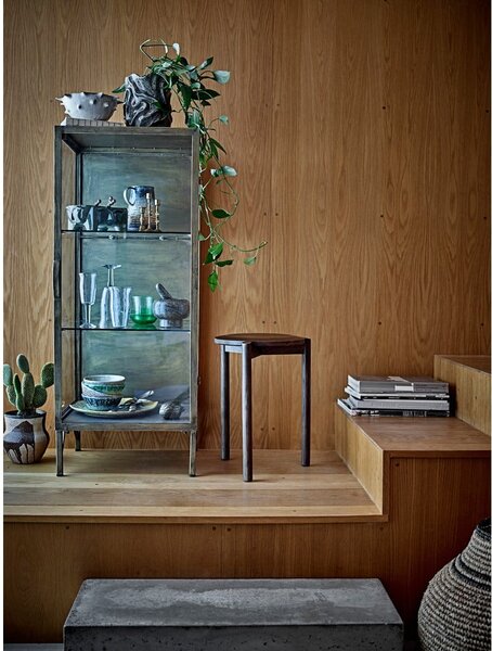 Kovinska vitrina v zlati barvi 45x110x40 cm Saone – Bloomingville