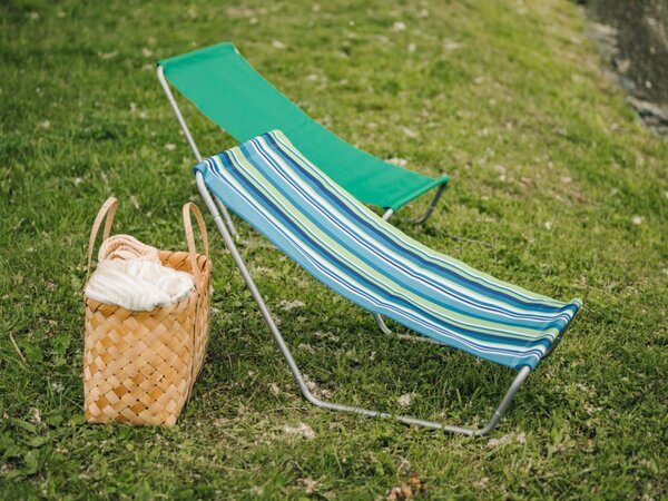 Komplet 2 zložljivih plažnih ležalnikov SAND, modro-beli