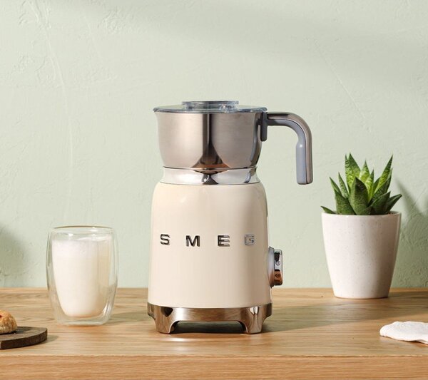 Bež električni penilec za mleko 50's Retro Style – SMEG