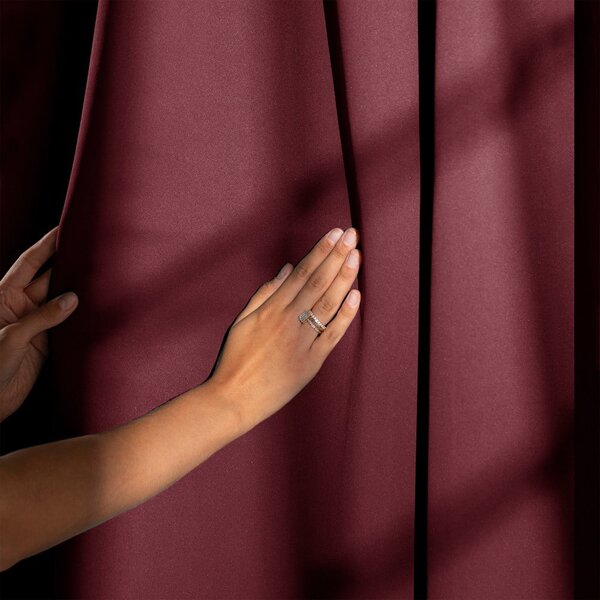 Bordo rdeča zavesa za delno zatemnitev 140x245 cm Kierra – Restilo