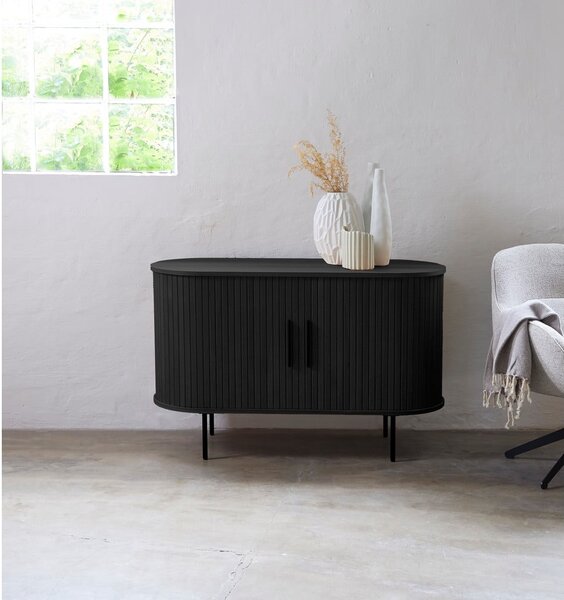Črna komoda v hrastovem dekorju z drsnimi vrati 120x76x45 cm Nola – Unique Furniture