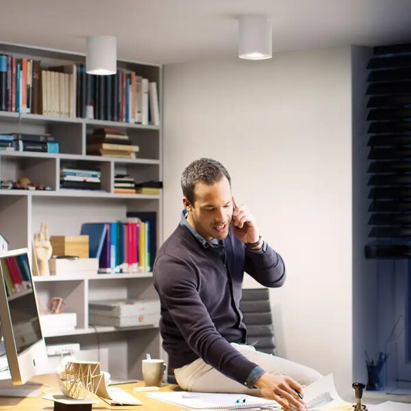 STROPNA SVETILKA Pillar Hue BELA 1x5W 2200-6500K + DALJINSKI UPRAVLJALNIK 8719514338487