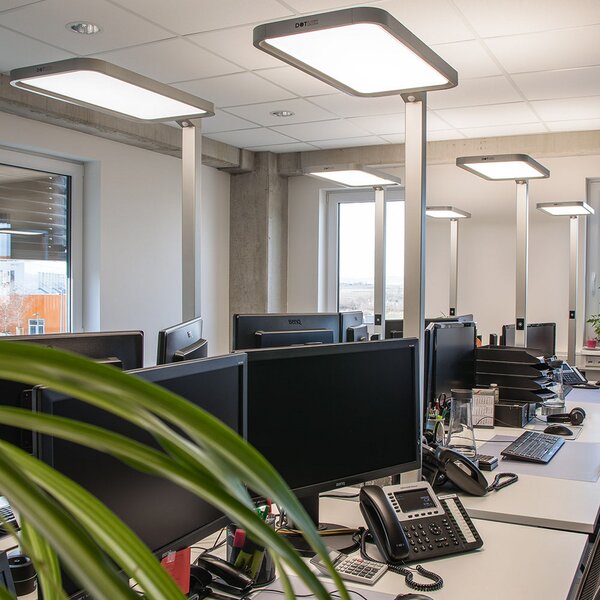 DOTLUX LED senzorska talna svetilka STUDIObutler srebrna 80 W 840 dim, zatemnjen, Kovinska, Študija / pisarna, Aluminij, Prostostoječa stropna svetilka