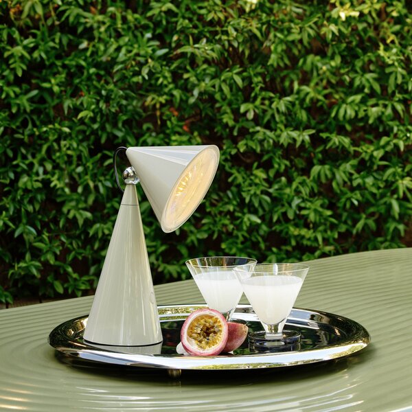 Tom Dixon LED baterijska namizna svetilka Pose, svetlo siva, višina 25 cm, zatemnjen, Siva, Dnevna soba / jedilnica, Plastika, Dizajn