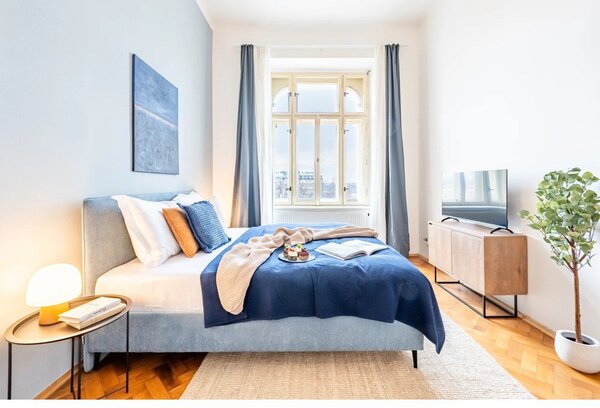Modra oblazinjena zakonska postelja z letvenim dnom 160x200 cm Noira Slim – Bonami Selection