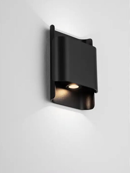 STENSKA SVETILKA POLLY ČRNA \r\nLED 10 W 220–240 V 608 lm \r\n3000 K IP54 NL9030922