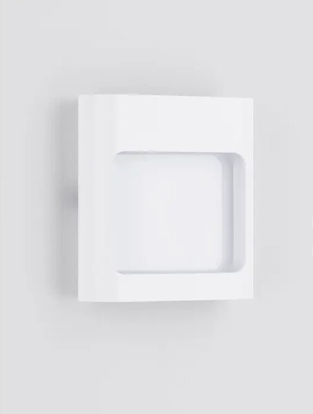 VISOKA STENSKA SVETILKA BELA \r\nLED 9 W 220–240 V 562 lm \r\n3000K NL9030863