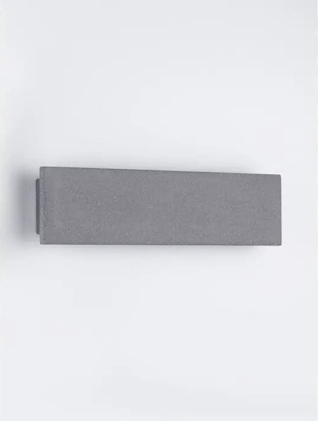 STENSKA SVETILKA LUNA SIVA \r\nLED 11 W 100–265 V 644 lm \r\n3000K IP65 NL9540235