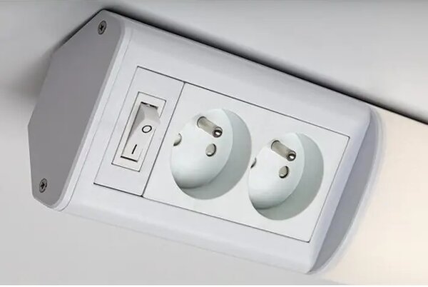 LED OSVETLITEV ZA POLICE Bath2E 15W/BELA/IP20/1300lm RA78041