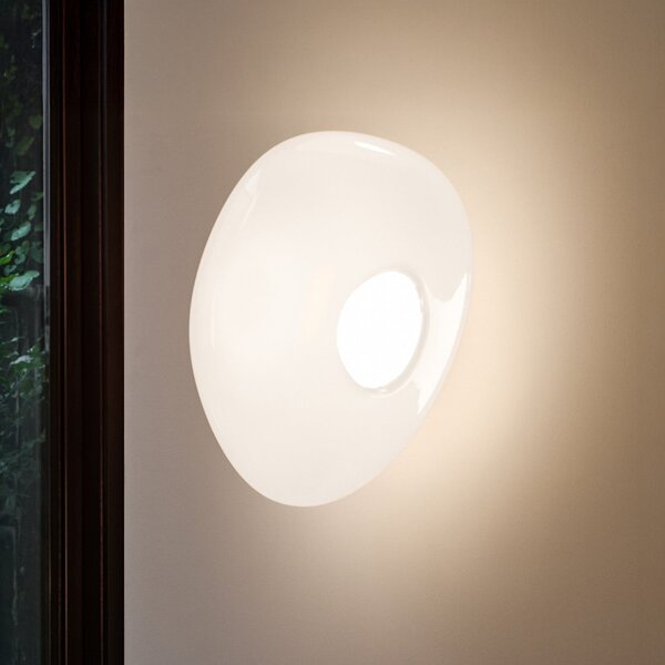 Tom Dixon LED stenska svetilka Melt, Ø 50 cm, opal/krom, zatemnjen, Kovinska, Dnevna soba / jedilnica, Plastika, Dizajn
