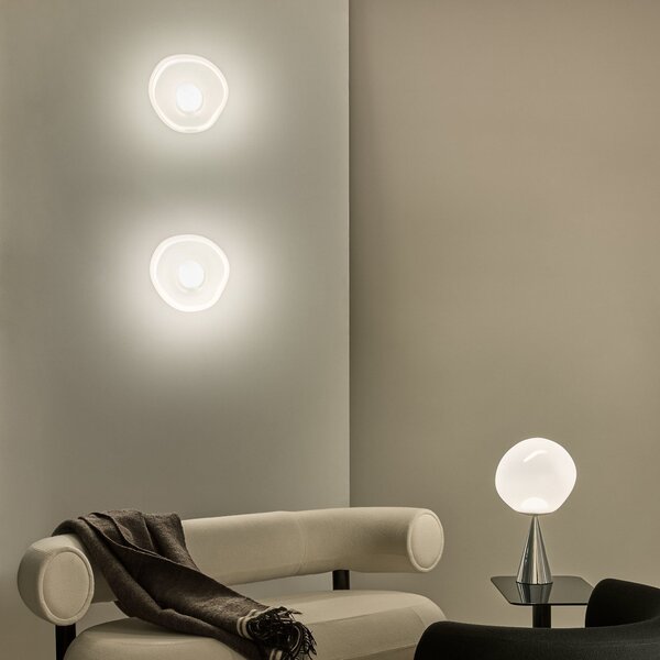 Tom Dixon LED stenska svetilka Melt, Ø 29 cm, opal/krom, zatemnjen, Kovinska, Dnevna soba / jedilnica, Plastika, Dizajn