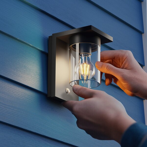 Calex Solar LED zunanja stenska svetilka Asti, senzor, IP44, črna, Črna, Plastika, Sodobni