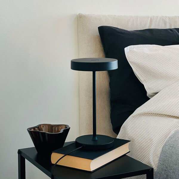 Dyberg Larsen LED namizna svetilka Starlight, črna, višina 26 cm, zatemnjen, Črna, Dnevna soba / jedilnica, Kovina, Dizajn