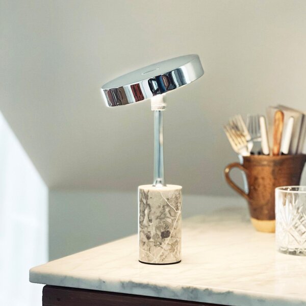 Dyberg Larsen LED-akumulatorska namizna svetilka Starlight, krom/siva, zatemnjen, Kovinska, Dnevna soba / jedilnica, Kovina, Dizajn