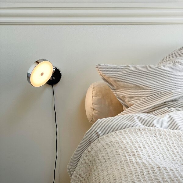 Dyberg Larsen LED stenska svetilka Starlight, krom Ø 14 cm, dim., zatemnjen, Kovinska, Dnevna soba / jedilnica, Kovina, Dizajn
