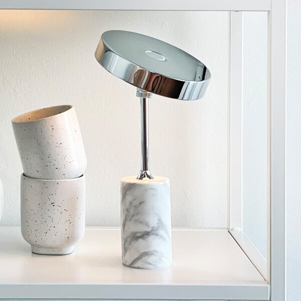 Dyberg Larsen LED-akumulatorska namizna svetilka Starlight, krom/bela, zatemnjen, Kovinska, Dnevna soba / jedilnica, Kovina, Dizajn