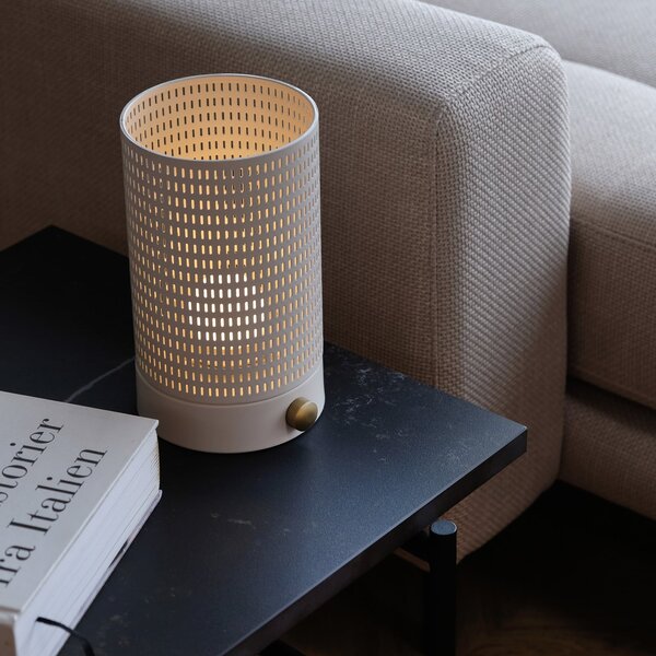 Dyberg Larsen LED-akumulatorska namizna svetilka Mesh, bela, višina 20 cm, zatemnjen, Bela, Dnevna soba / jedilnica, Kovina, Dizajn