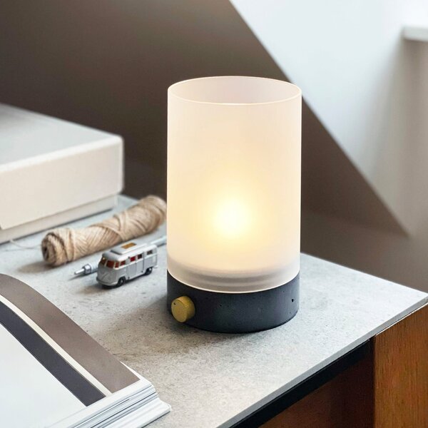 Dyberg Larsen LED namizna svetilka Cozy, višina 20,5 cm, beton, zatemnjen, Siva, Dnevna soba / jedilnica, Beton, Dizajn