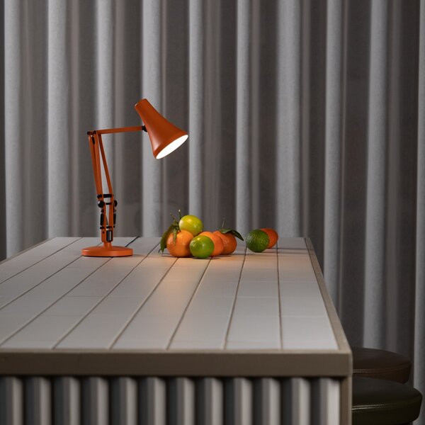 Anglepoise LED namizna svetilka 90 MINI VIVID, oranžna, USB, zatemnjen, Oranžna, Študija / pisarna, Kovina, Industrijski dizajn, Namizno senčilo