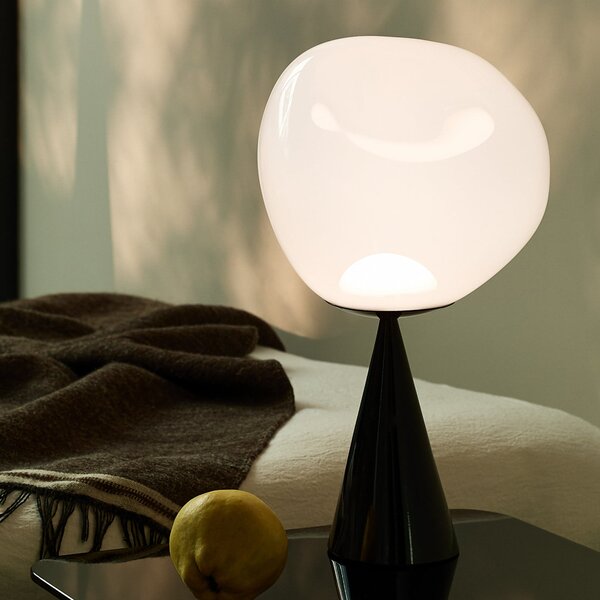 Tom Dixon LED namizna svetilka Melt Cone Fat, opal/črna, 47 cm, zatemnjen, Črna, Dnevna soba / jedilnica, Kovina, Dizajn