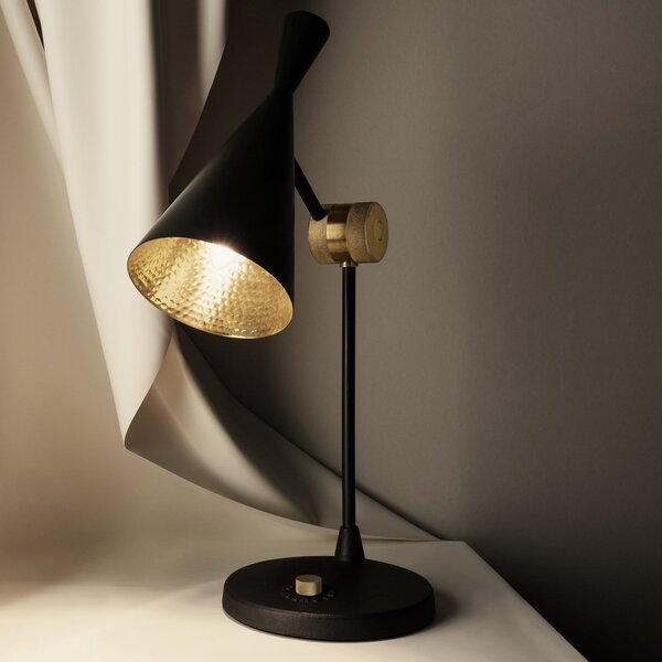 Tom Dixon LED namizna svetilka Beat, črna, medenina, višina 53 cm, zatemnjen, Črna, Dnevna soba / jedilnica, Medenina, Dizajn