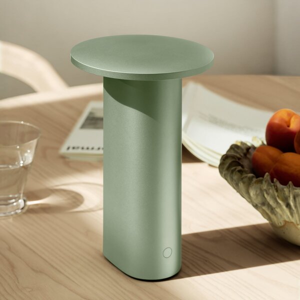 FRITZ HANSEN LED-akumulatorska namizna svetilka Solae, zelena, aluminij, IP44, zatemnjen, Zelena, Dnevna soba / jedilnica, Aluminij, Sodobni
