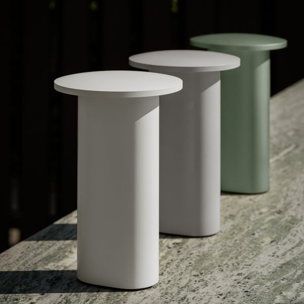 FRITZ HANSEN LED-akumulatorska namizna svetilka Solae, bela, aluminij, IP44, zatemnjen, Bela, Dnevna soba / jedilnica, Aluminij, Sodobni