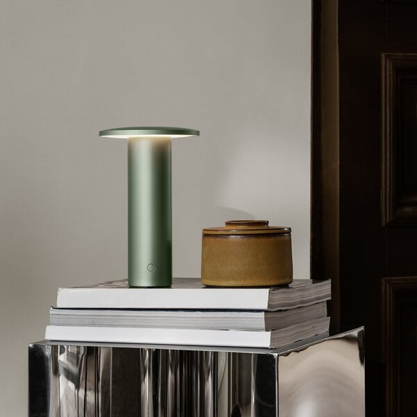 FRITZ HANSEN LED-akumulatorska namizna svetilka Solae, zelena, aluminij, IP44, zatemnjen, Zelena, Dnevna soba / jedilnica, Aluminij, Sodobni