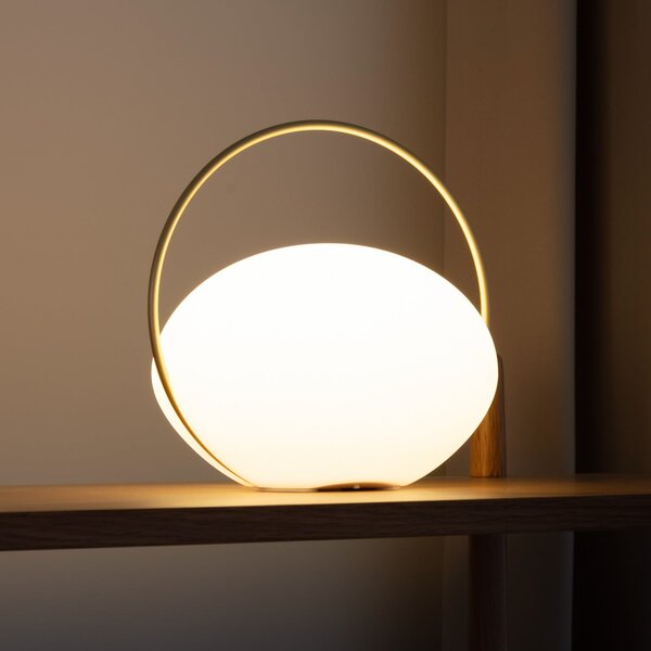 UMAGE LED-akumulatorska namizna svetilka Orbit, bela/medenina, IP44, CCT, zatemnjen, Bela, Dnevna soba / jedilnica, Plastika, Dizajn