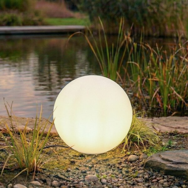 Lindby krogla Valyra, Ø 50 cm, IP54, zemeljski kolik, Bela, Plastika, Sodobni