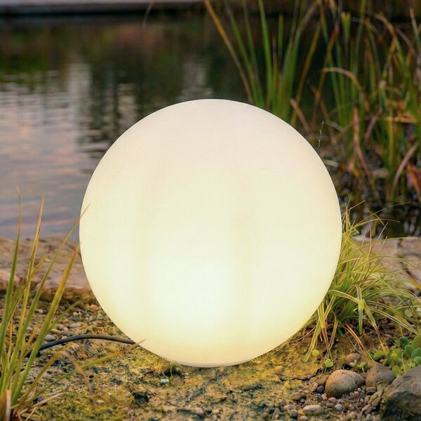 Lindby krogla Valyra, Ø 50 cm, IP54, zemeljski kolik, Bela, Plastika, Sodobni