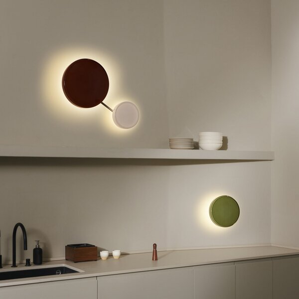 MARSET LED stenska svetilka Caramel, opal, Ø 22 cm, TRIAC, steklo, zatemnjen, Bela, Dnevna soba / jedilnica, Steklo, Dizajn