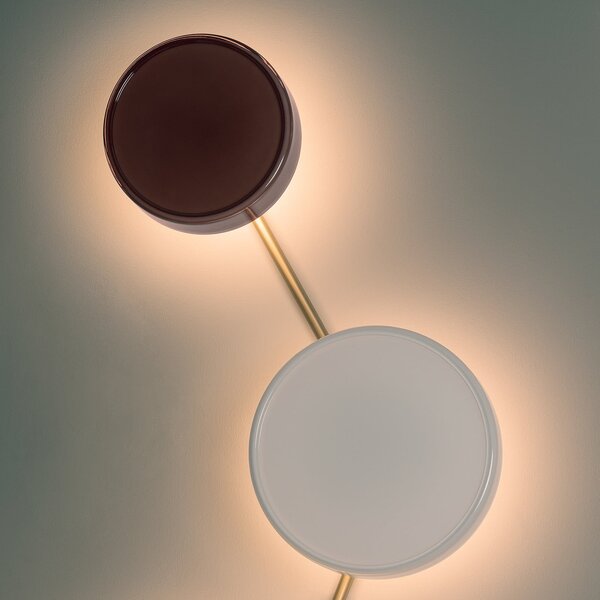 MARSET LED stenska svetilka Caramel, rjava, Ø 22 cm, TRIAC, steklo, zatemnjen, Rjava / rjasta, Dnevna soba / jedilnica, Steklo, Dizajn