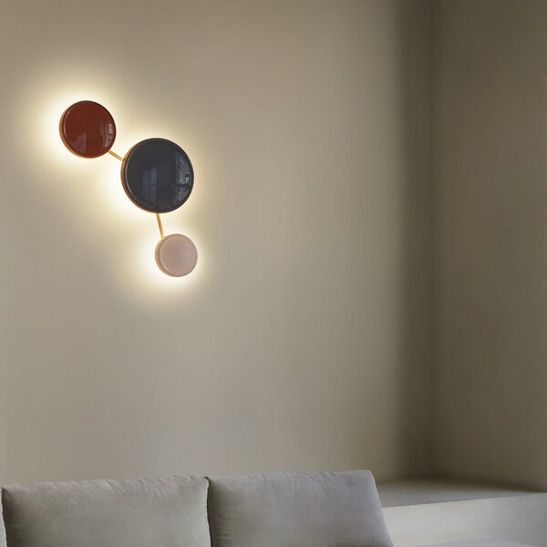 MARSET LED stenska svetilka Caramel, rjava, Ø 28 cm, TRIAC, steklo, zatemnjen, Rjava / rjasta, Dnevna soba / jedilnica, Steklo, Dizajn