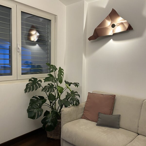 Knikerboker LED stenska svetilka Zona d'ombra, sahara, 79 cm, zatemnjen, Bež, Dnevna soba / jedilnica, Kovina, Dizajn