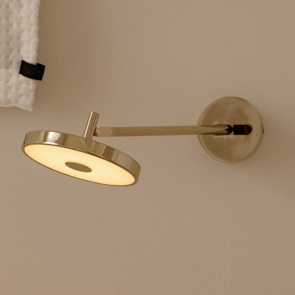 UMAGE LED stenska svetilka Asteria LONG HW, polirano medenino, 45 cm, zatemnjen, Zlata / medeninasta, Dnevna soba / jedilnica, Kovina, Dizajn, Stenska vtičnica spodaj