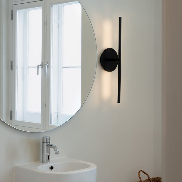 UMAGE LED stenska svetilka Omni, črna, širina 54 cm, 2-krilna., zatemnjen, Črna, Dnevna soba / jedilnica, Aluminij, Dizajn