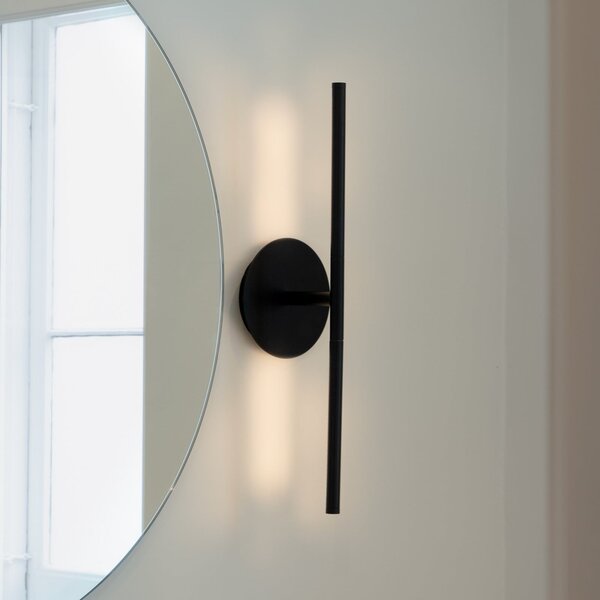 UMAGE LED stenska svetilka Omni, črna, širina 54 cm, 2-krilna., zatemnjen, Črna, Dnevna soba / jedilnica, Aluminij, Dizajn