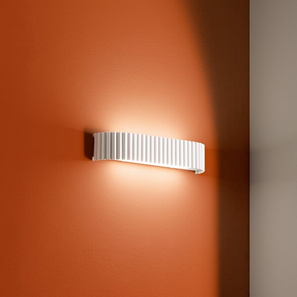 Luce Ambiente Design LED stenska svetilka Niike, bela, širina 40 cm, kovina, CCT, Bela, Dnevna soba / jedilnica, Kovina, Sodobni
