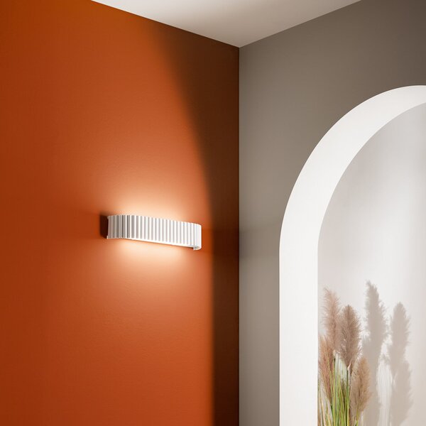 Luce Ambiente Design LED stenska svetilka Niike, bela, širina 40 cm, kovina, CCT, Bela, Dnevna soba / jedilnica, Kovina, Sodobni